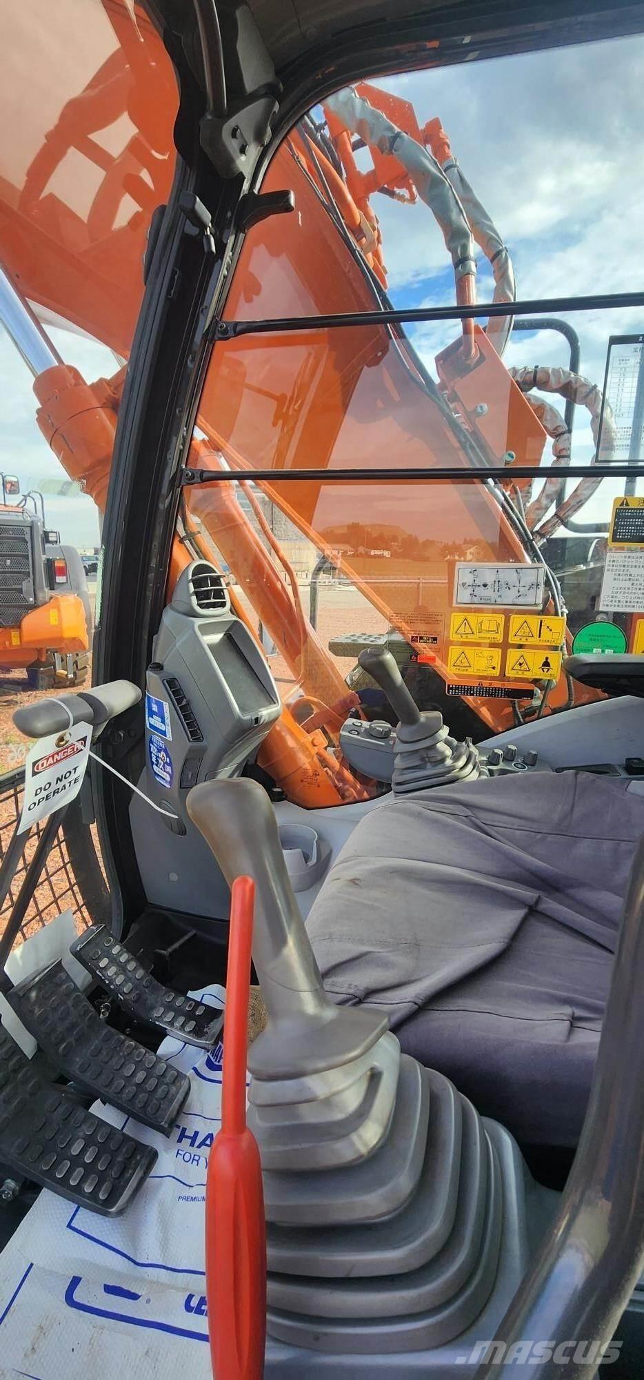 Hitachi ZX135US-6 Kāpurķēžu ekskavatori