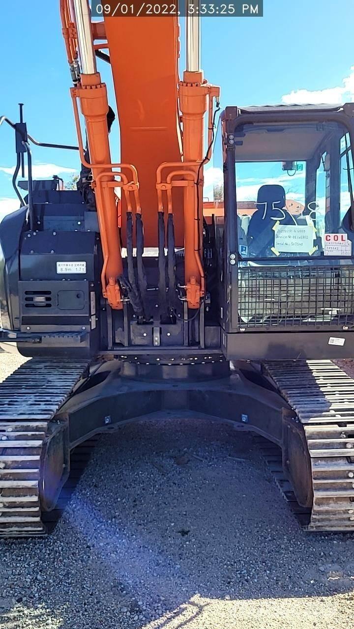 Hitachi ZX225US-6 Kāpurķēžu ekskavatori