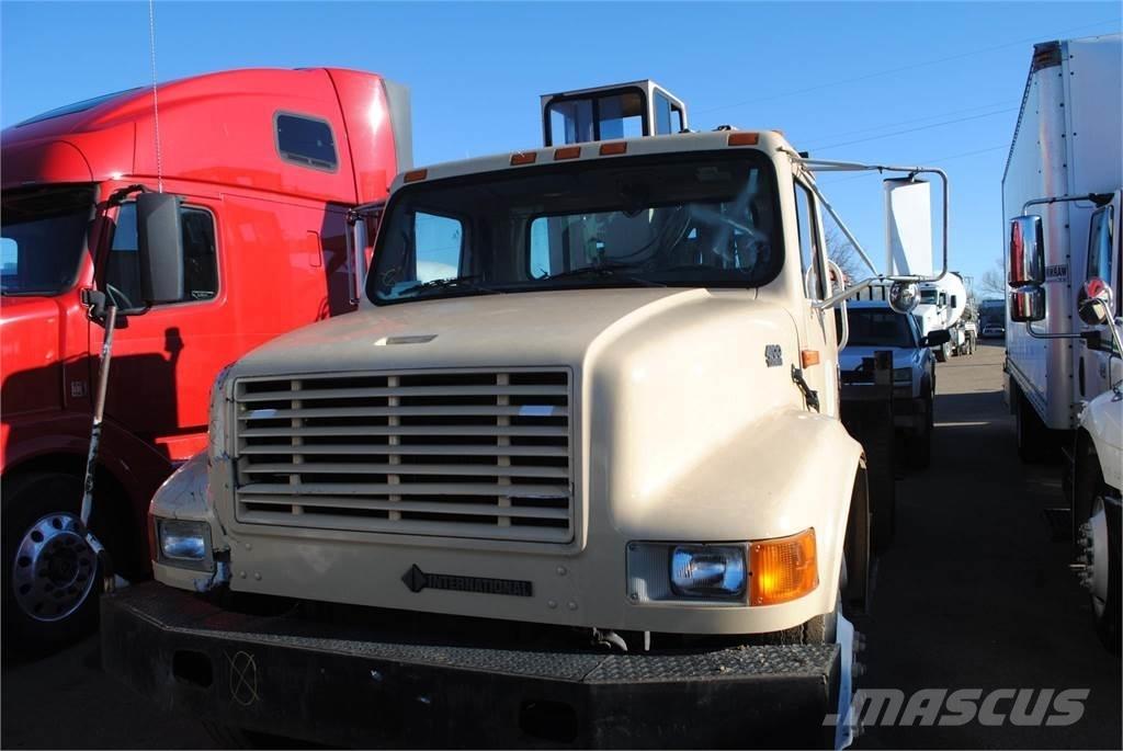 International 4700 Smagās mašīnas ar celtni