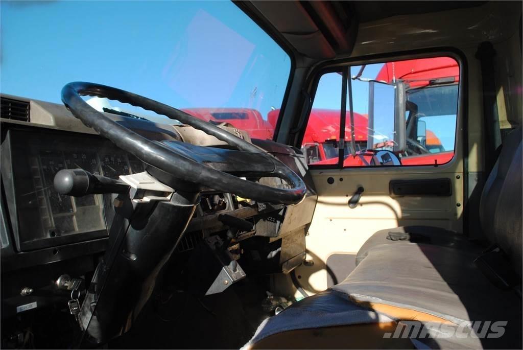 International 4700 Smagās mašīnas ar celtni
