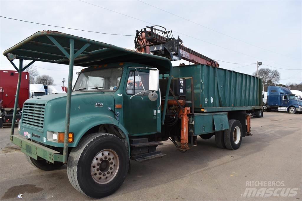 International 4700 Smagās mašīnas ar celtni