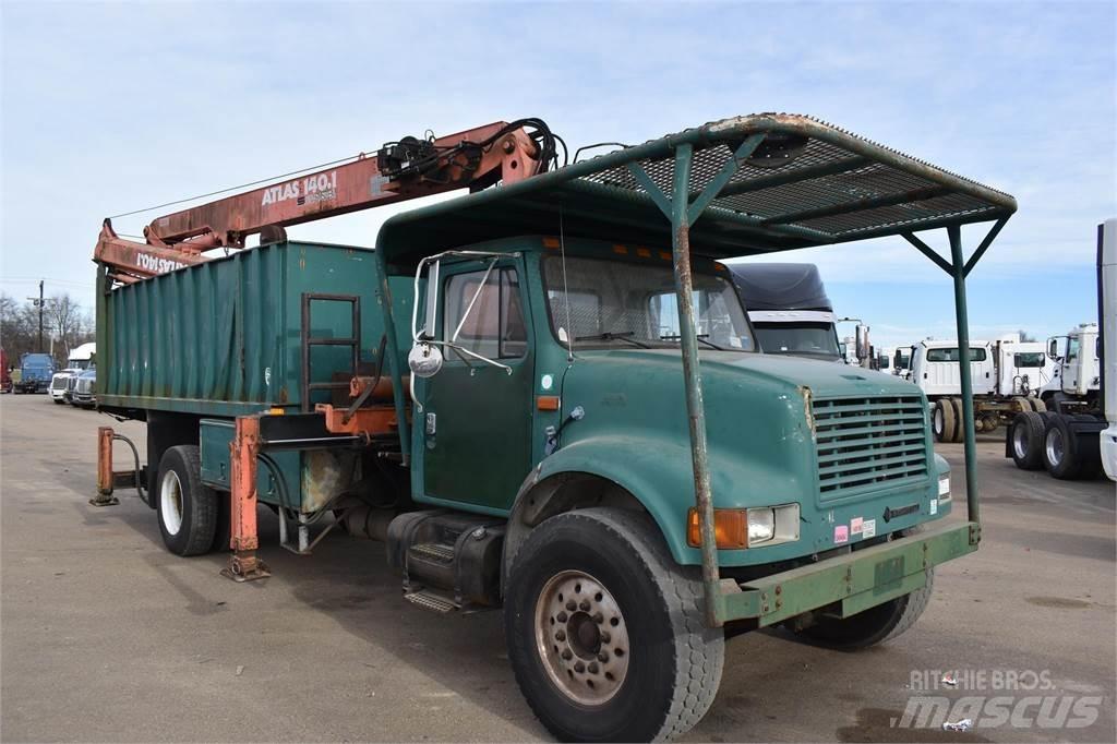 International 4700 Smagās mašīnas ar celtni