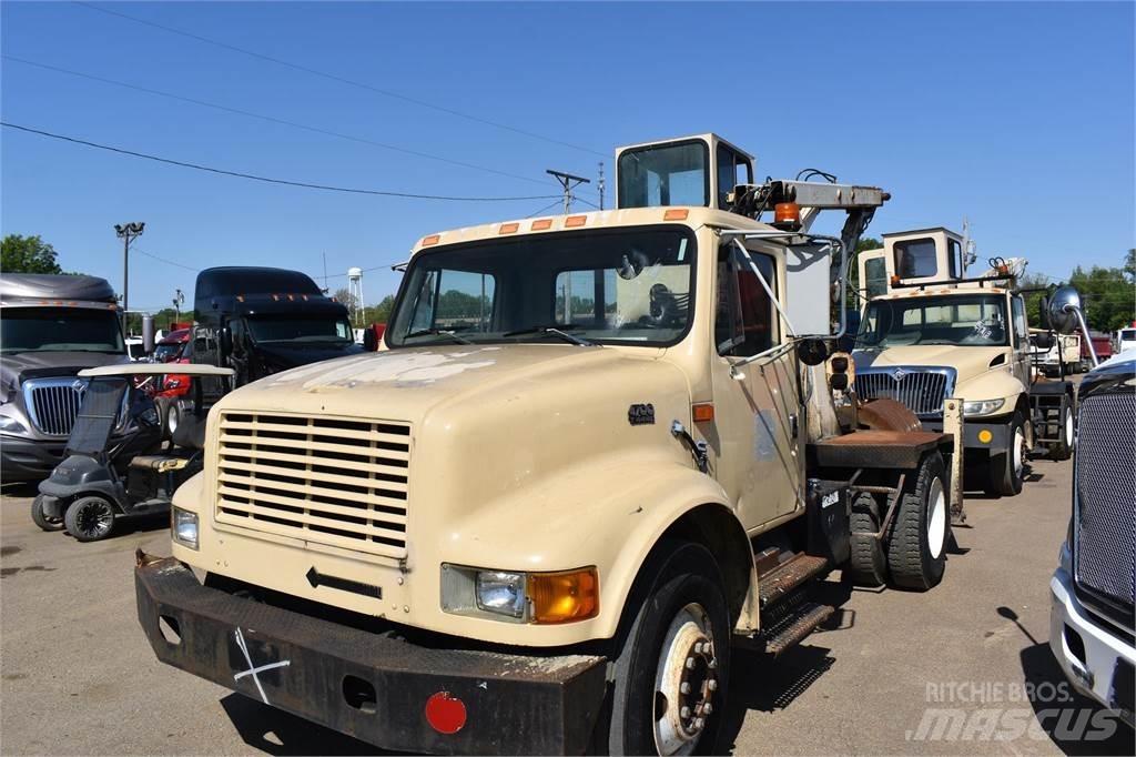 International 4700 Smagās mašīnas ar celtni