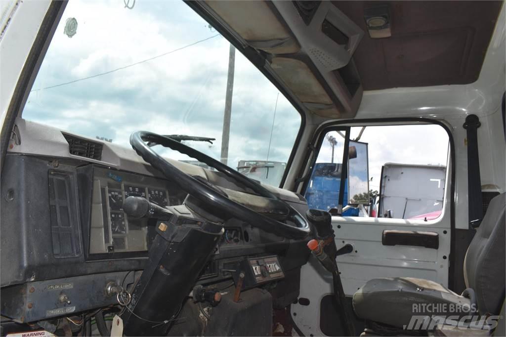 International 4700 Pašizgāzējs