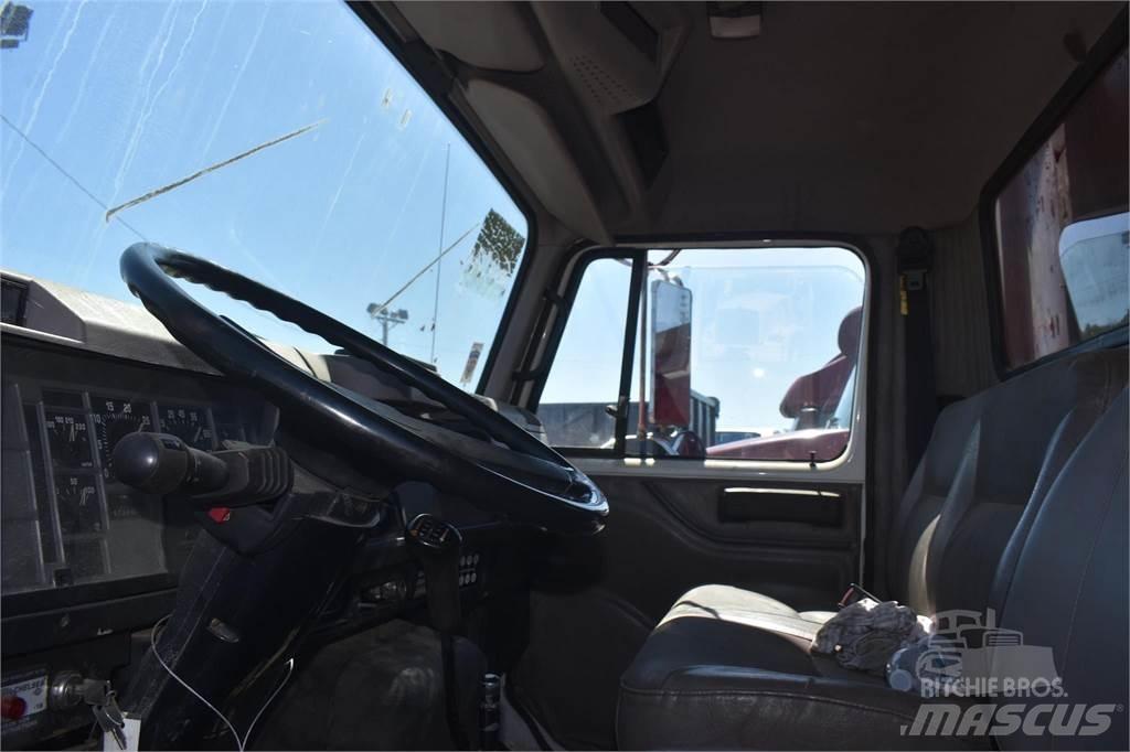 International 4700 Pašizgāzējs