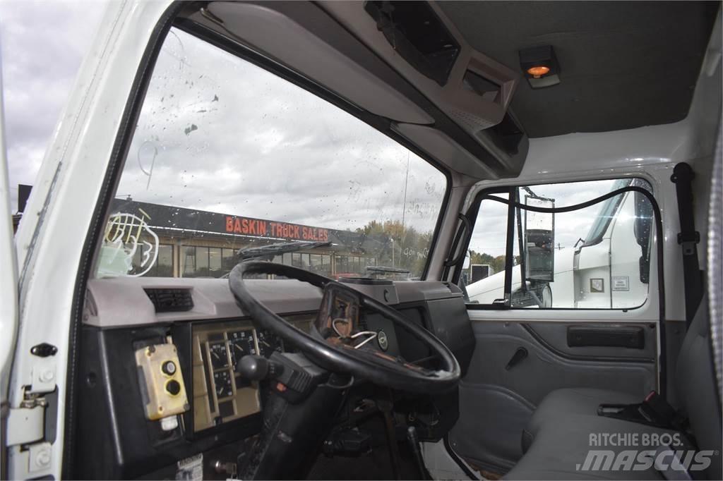 International 4700 Pašizgāzējs