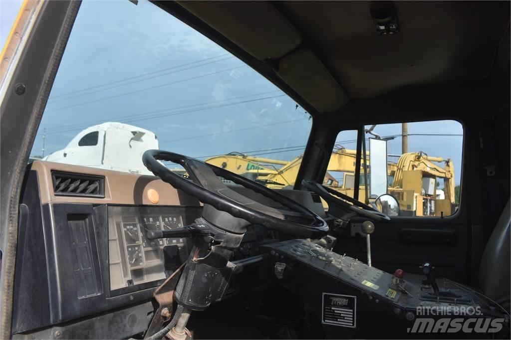 International 4700 Ielu tīrāmās mašīnas
