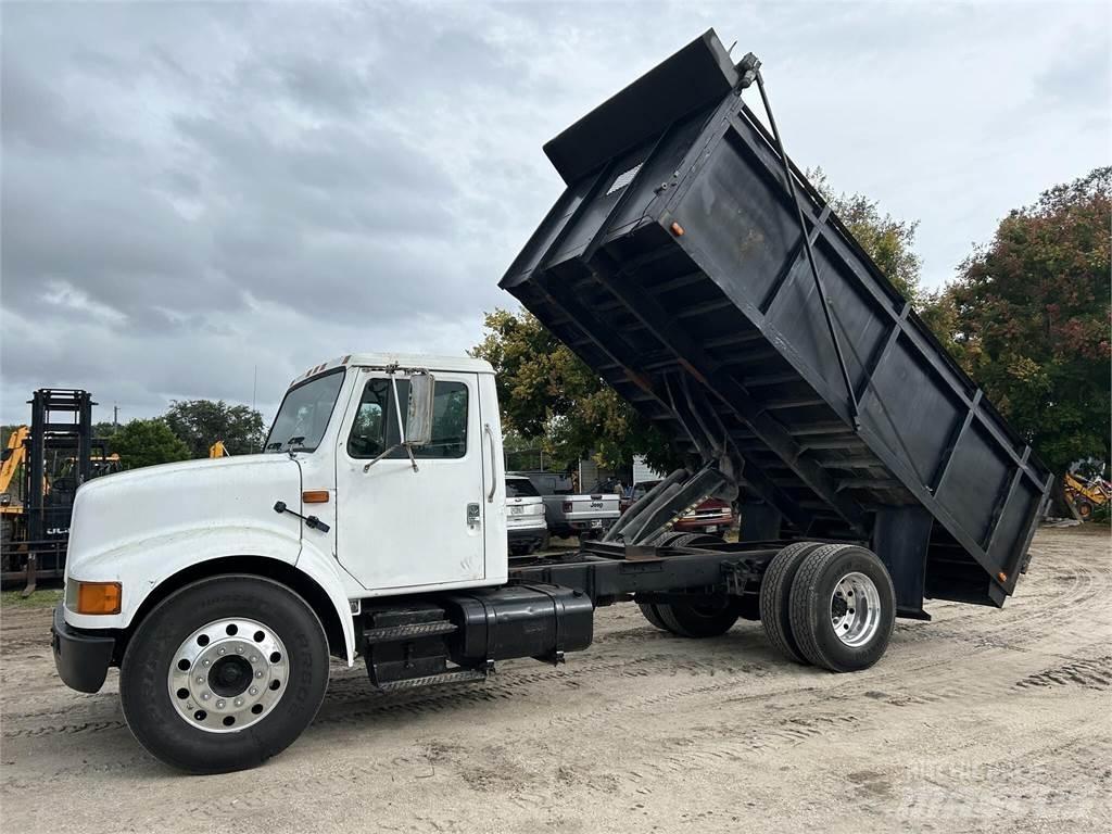 International 4700 Pašizgāzējs