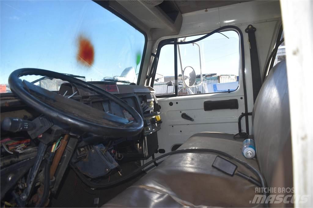 International 4700 Pašizgāzējs