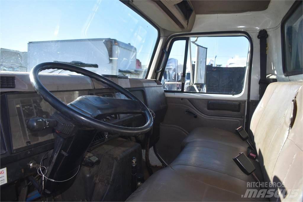 International 4700 Pašizgāzējs