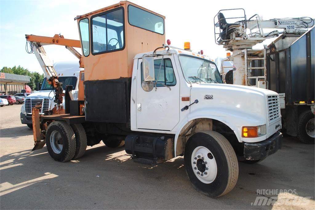 International 4700 Smagās mašīnas ar celtni