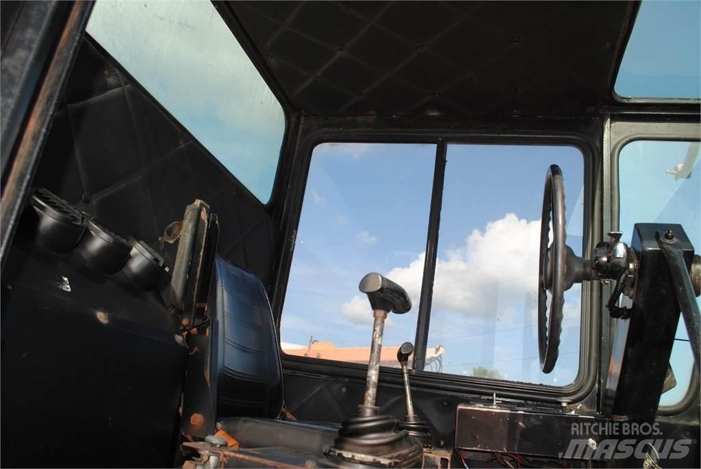 International 4700 Smagās mašīnas ar celtni