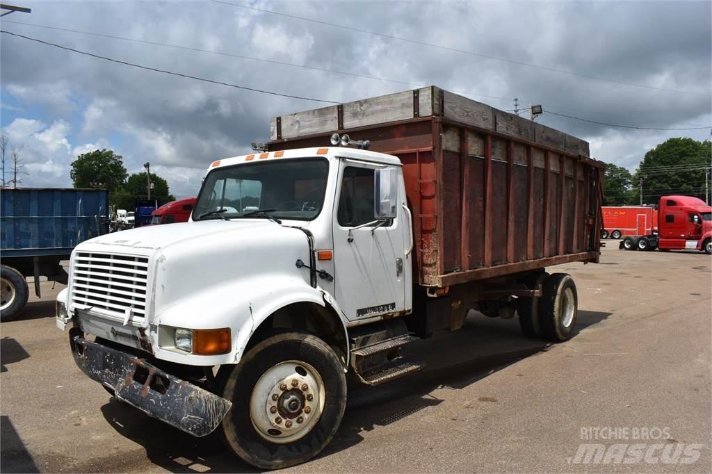 International 4900 Pašizgāzējs