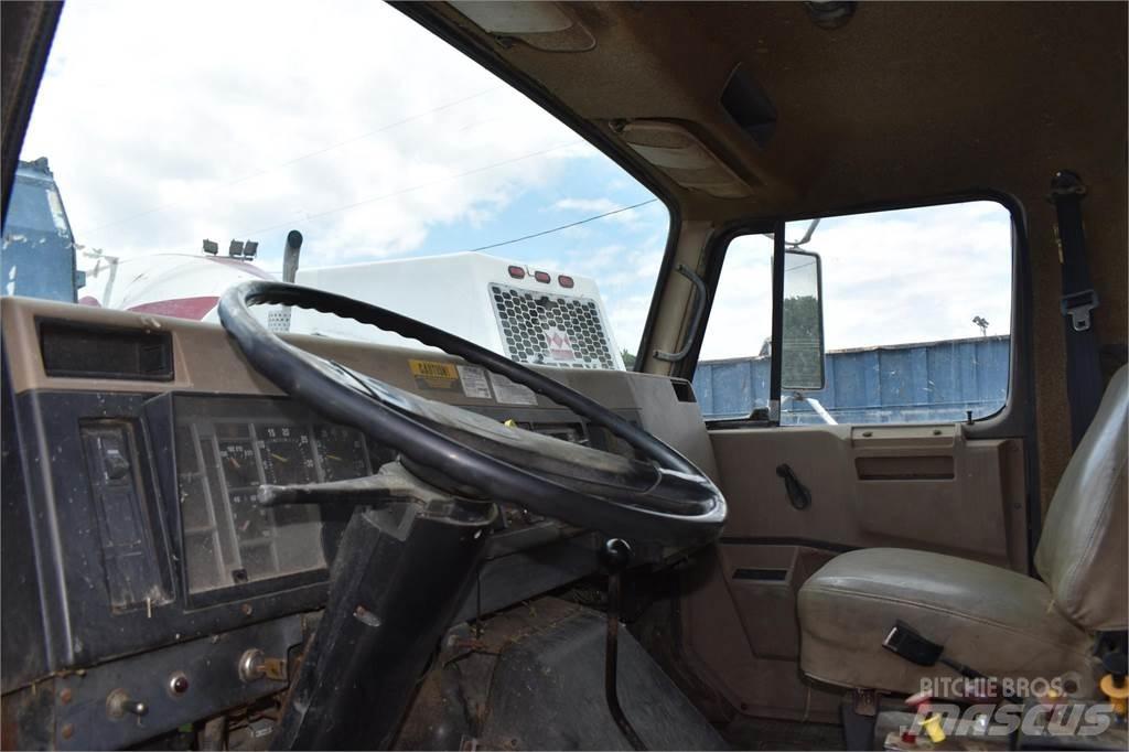 International 4900 Pašizgāzējs