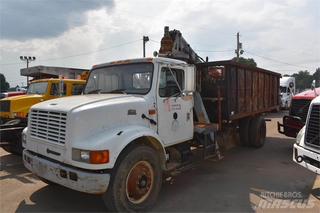International 4900 Smagās mašīnas ar celtni