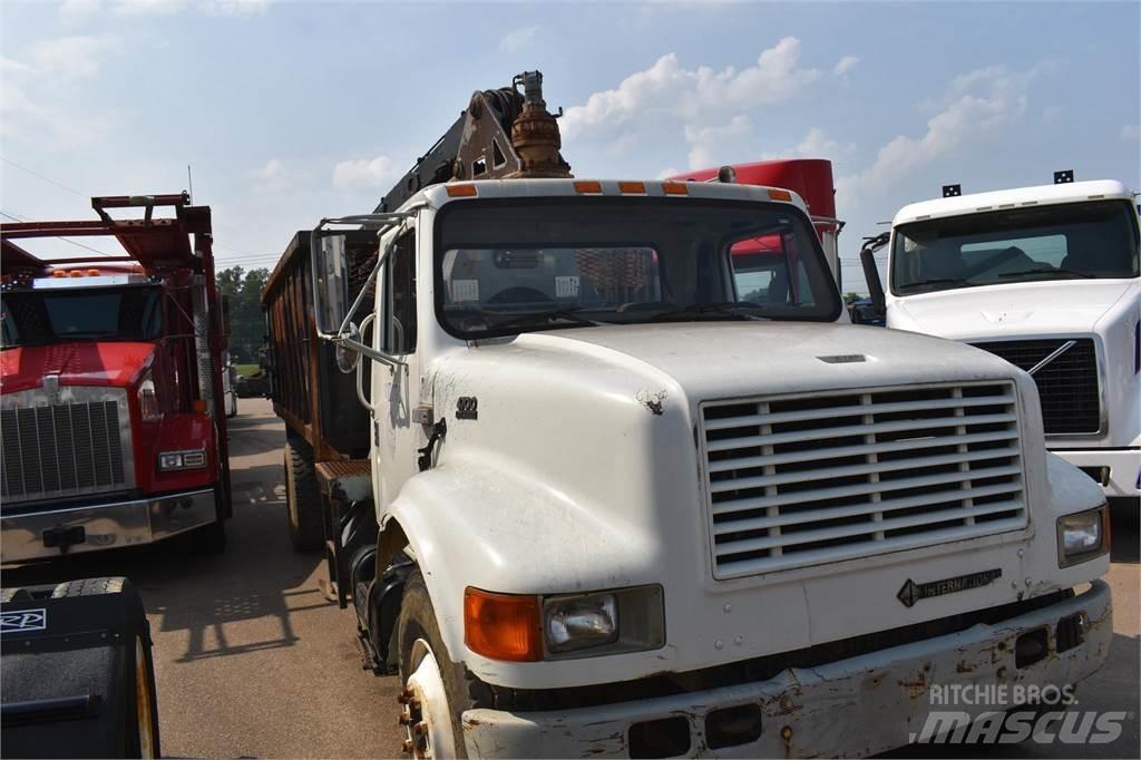 International 4900 Smagās mašīnas ar celtni