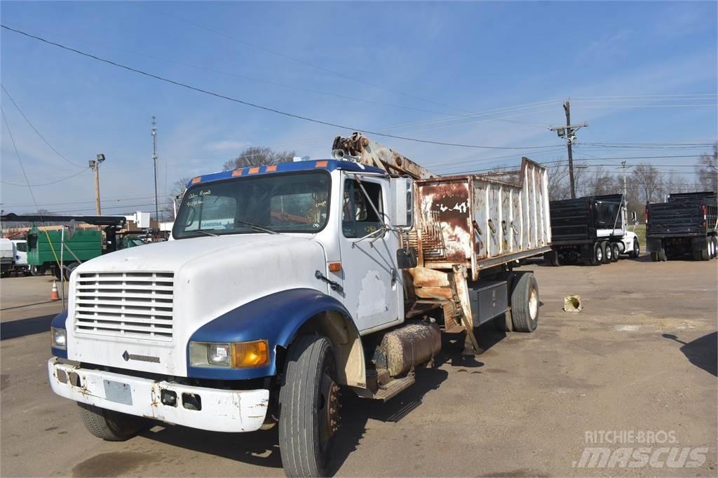 International 4900 Smagās mašīnas ar celtni