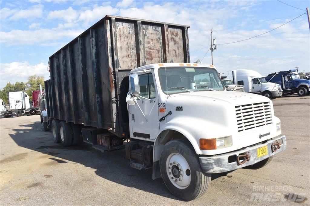 International 4900 Smagās mašīnas ar celtni