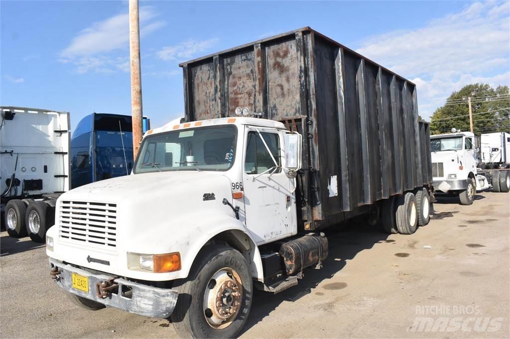 International 4900 Smagās mašīnas ar celtni