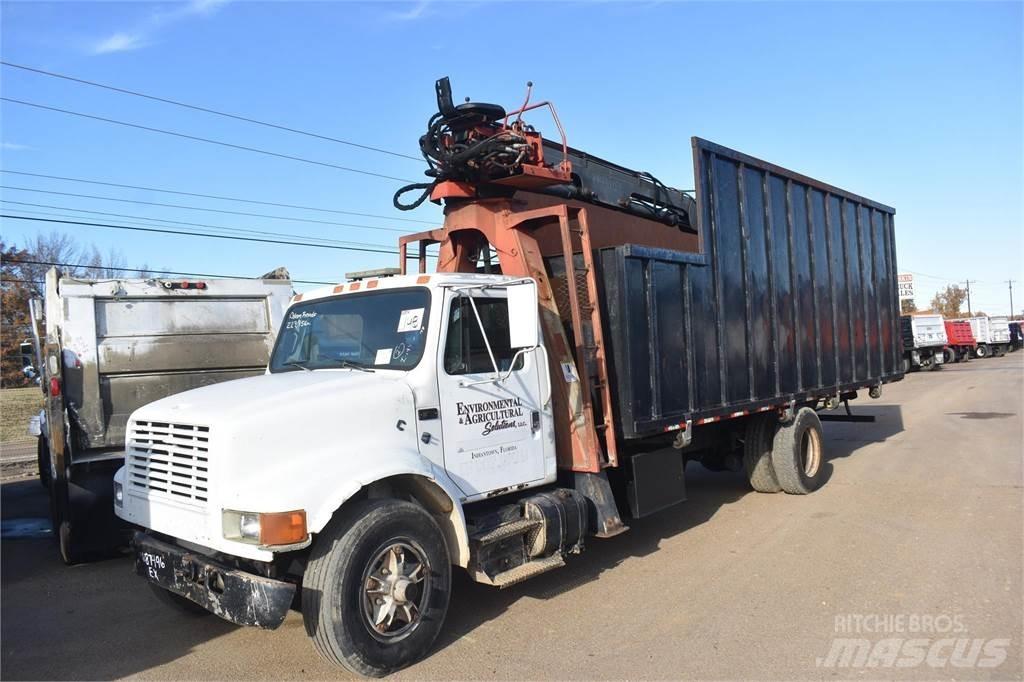 International 4900 Smagās mašīnas ar celtni
