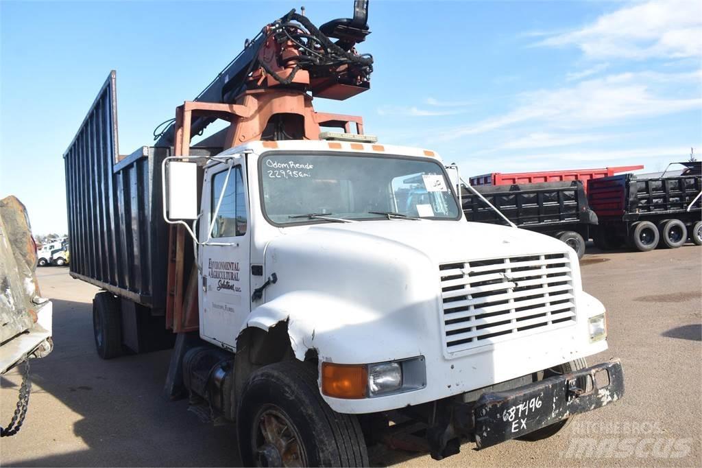 International 4900 Smagās mašīnas ar celtni