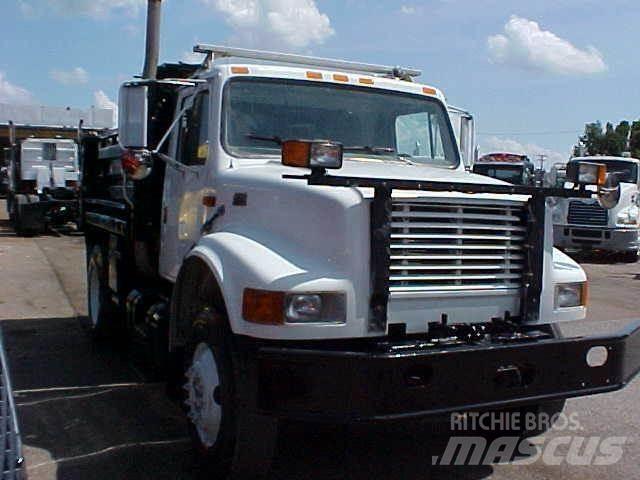 International 4900 Pašizgāzējs