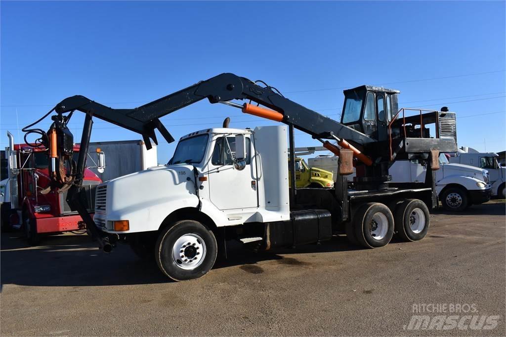 International 8200 Smagās mašīnas ar celtni
