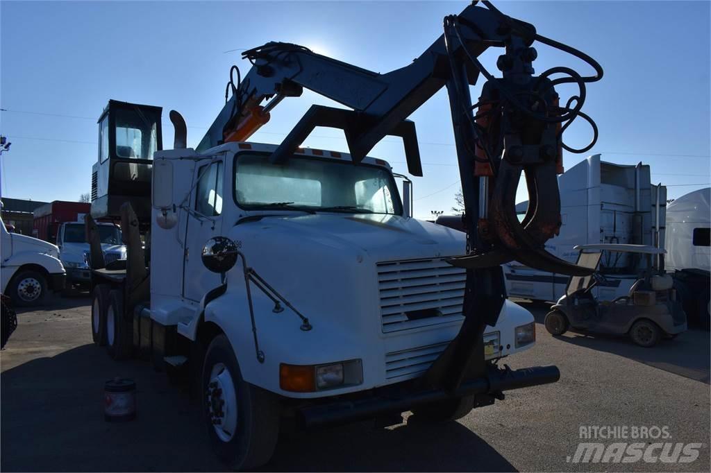 International 8200 Smagās mašīnas ar celtni