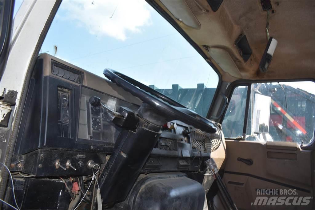International 8200 Autocisterna