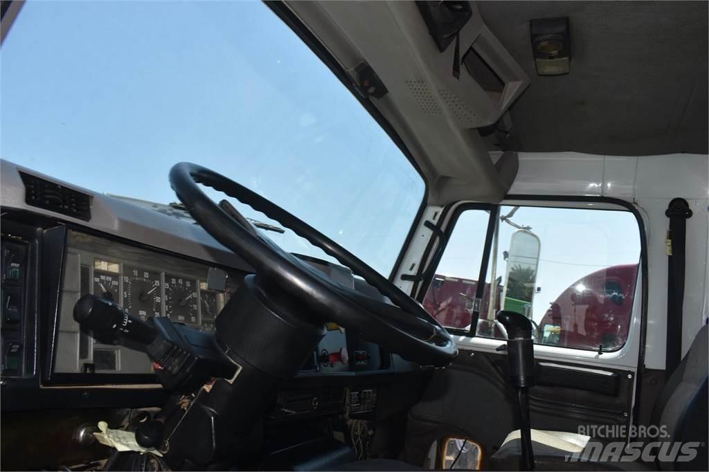 International 8200 Pašizgāzējs
