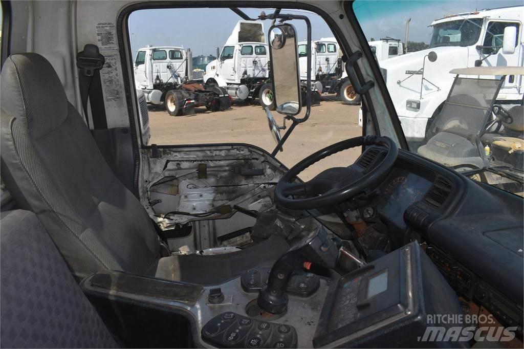 Isuzu NPR Ielu tīrāmās mašīnas