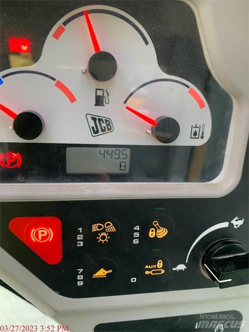 JCB 270 Lietoti riteņu kompaktiekrāvēji