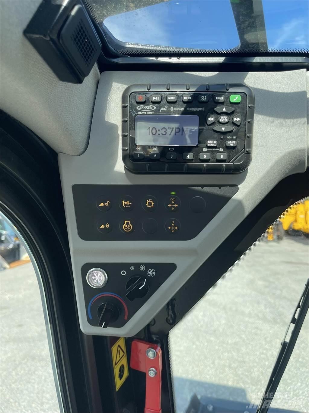 JCB 270 Lietoti riteņu kompaktiekrāvēji