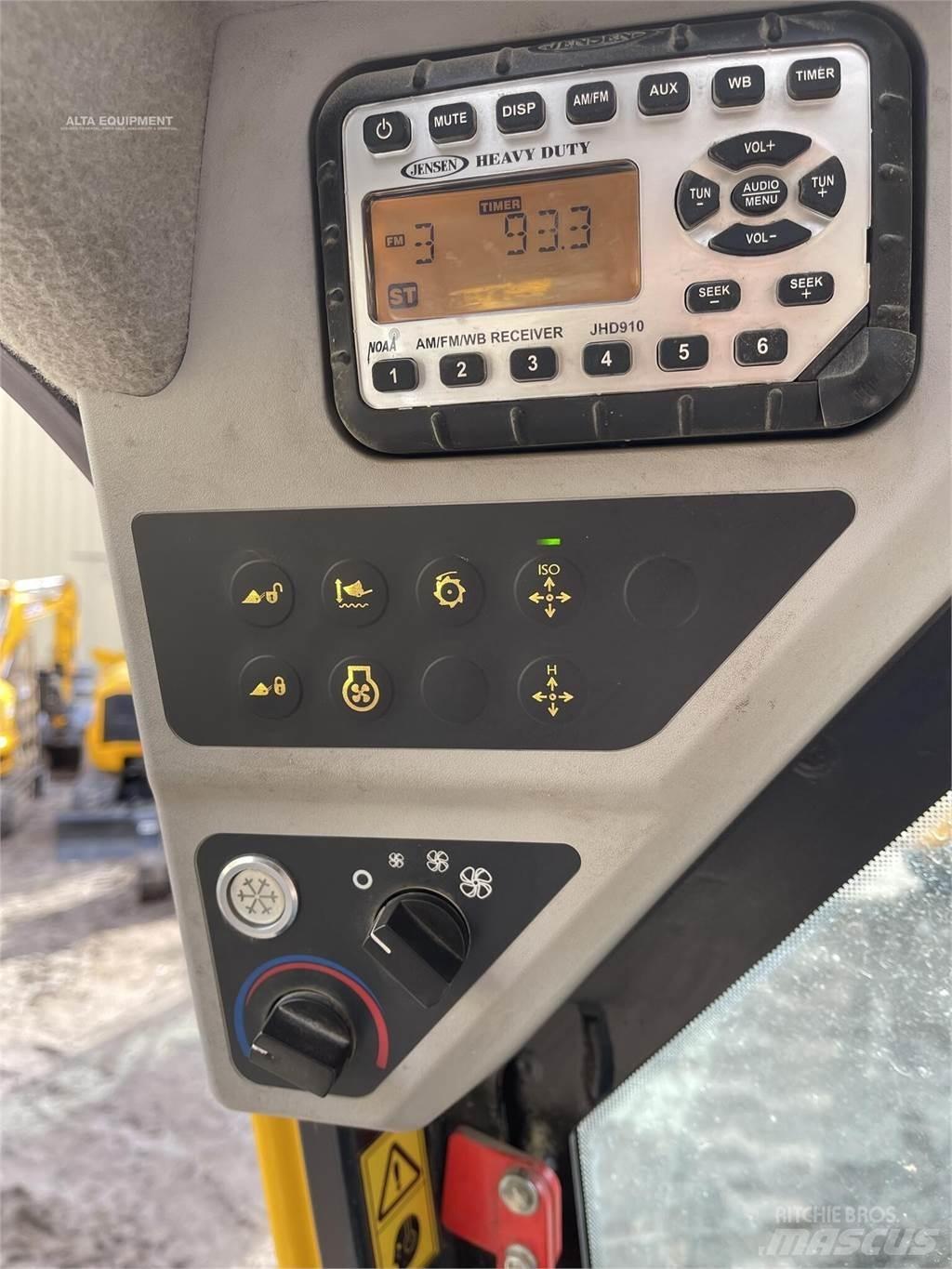 JCB 270T Lietoti riteņu kompaktiekrāvēji