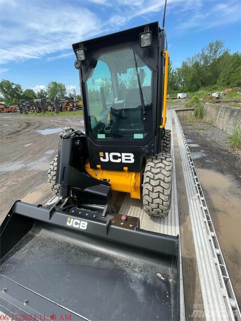 JCB 300 Lietoti riteņu kompaktiekrāvēji