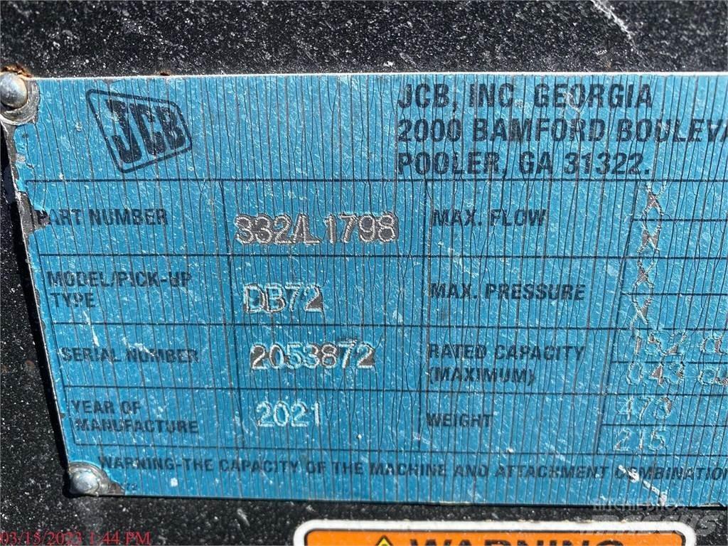 JCB 300 Lietoti riteņu kompaktiekrāvēji