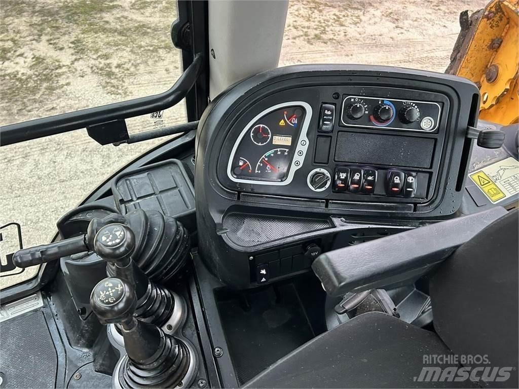 JCB 3CX Ekskavatori-iekrāvēji