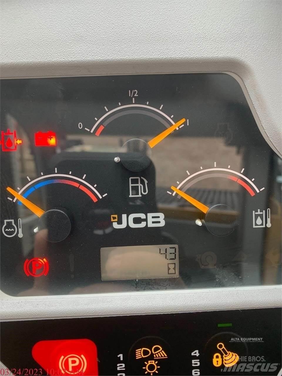 JCB 3TS-8T Lietoti riteņu kompaktiekrāvēji
