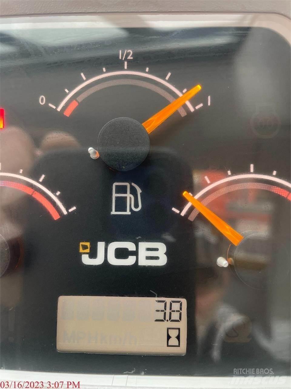 JCB 3TS-8T Lietoti riteņu kompaktiekrāvēji