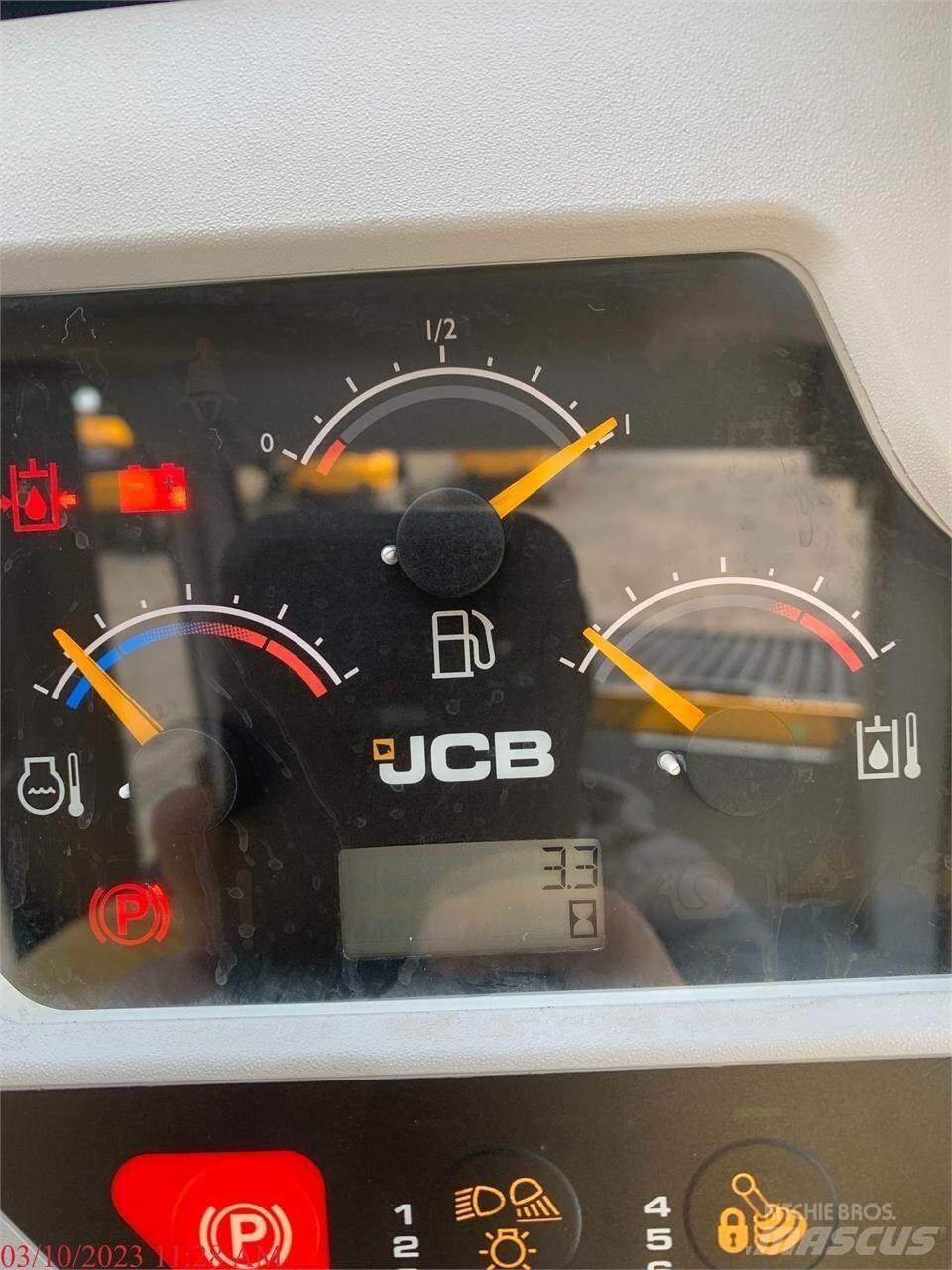 JCB 3TS-8T Lietoti riteņu kompaktiekrāvēji