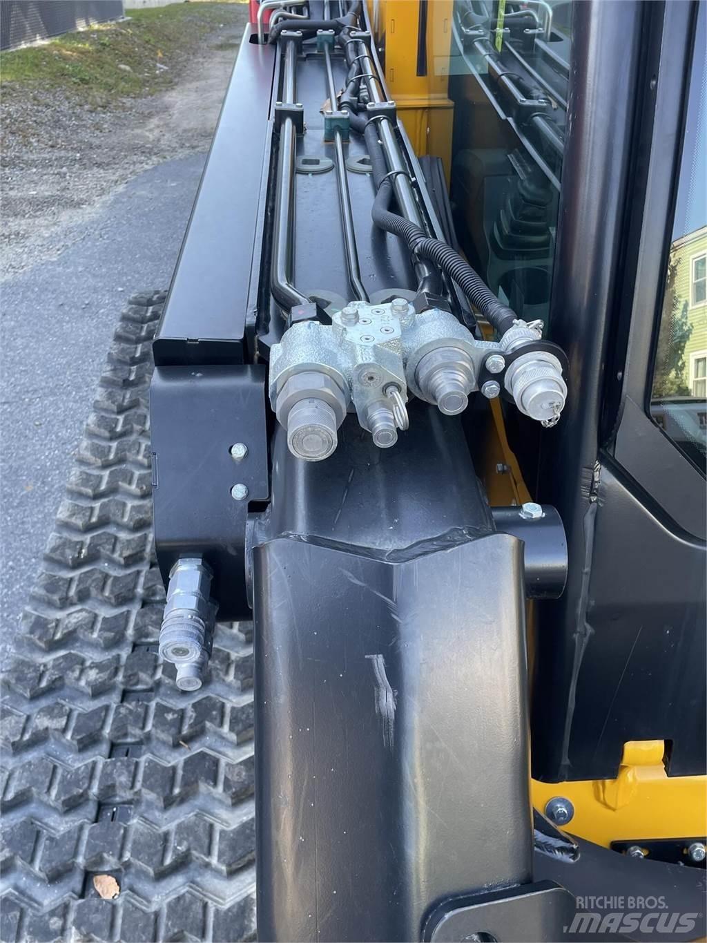 JCB 3TS-8T Lietoti riteņu kompaktiekrāvēji