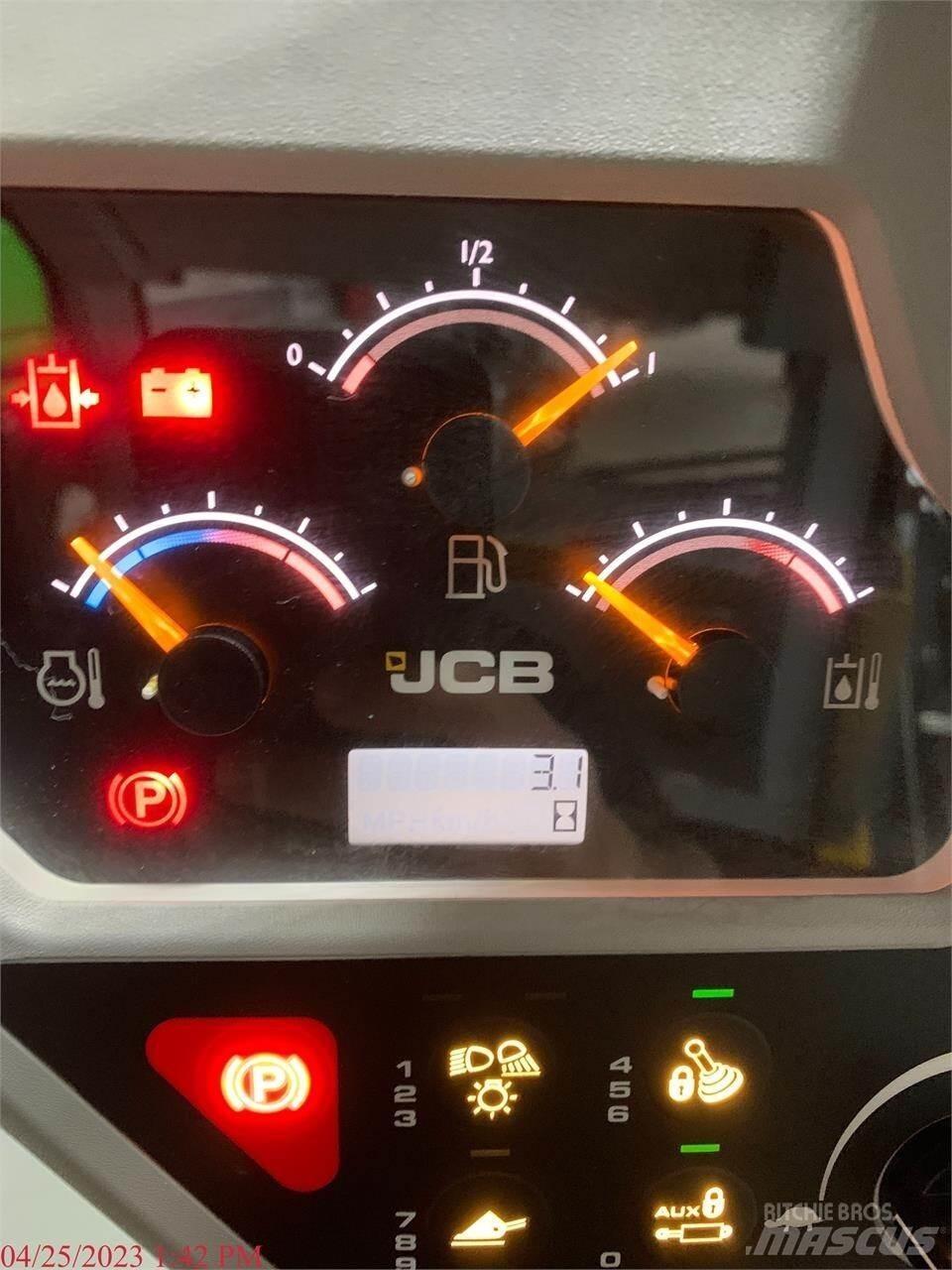 JCB 3TS-8W Lietoti riteņu kompaktiekrāvēji