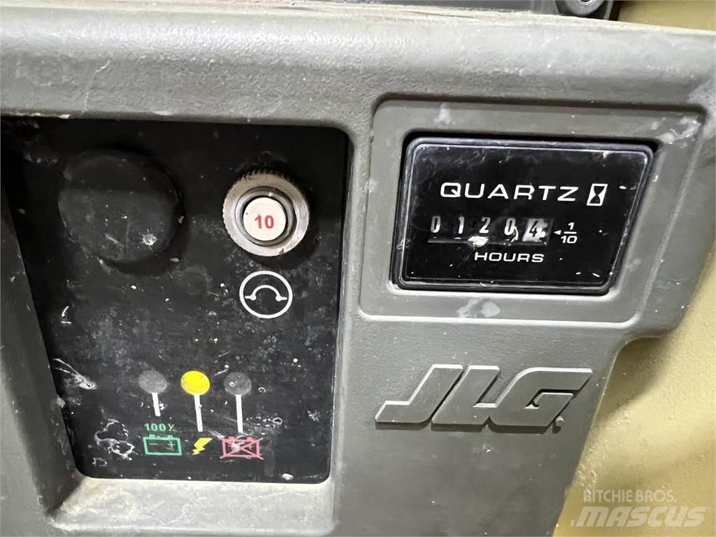 JLG 2632ES Šķerveida pacēlāji