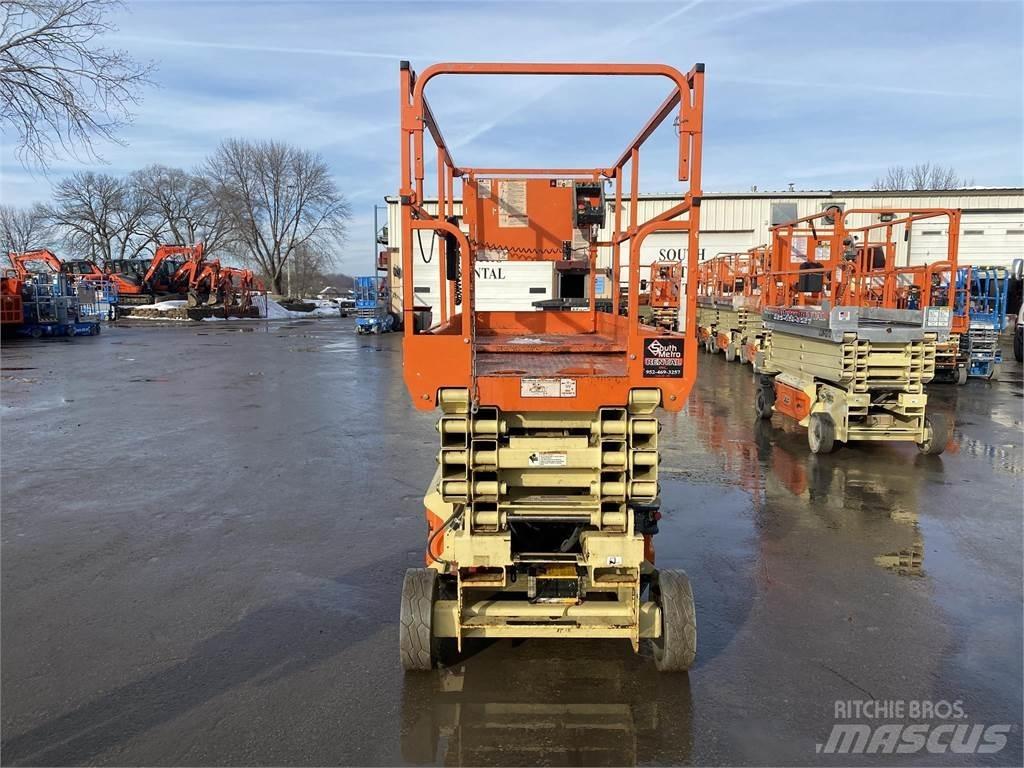 JLG 2646ES Šķerveida pacēlāji