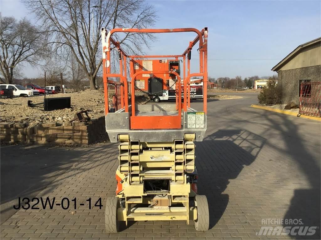 JLG 3246ES Šķerveida pacēlāji