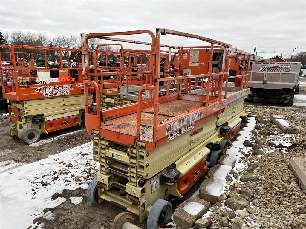JLG 3246ES Šķerveida pacēlāji
