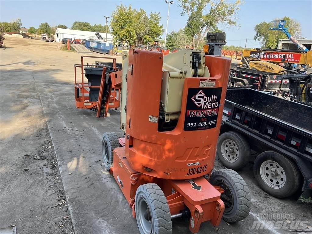 JLG E300AJP Strēles pacēlāji