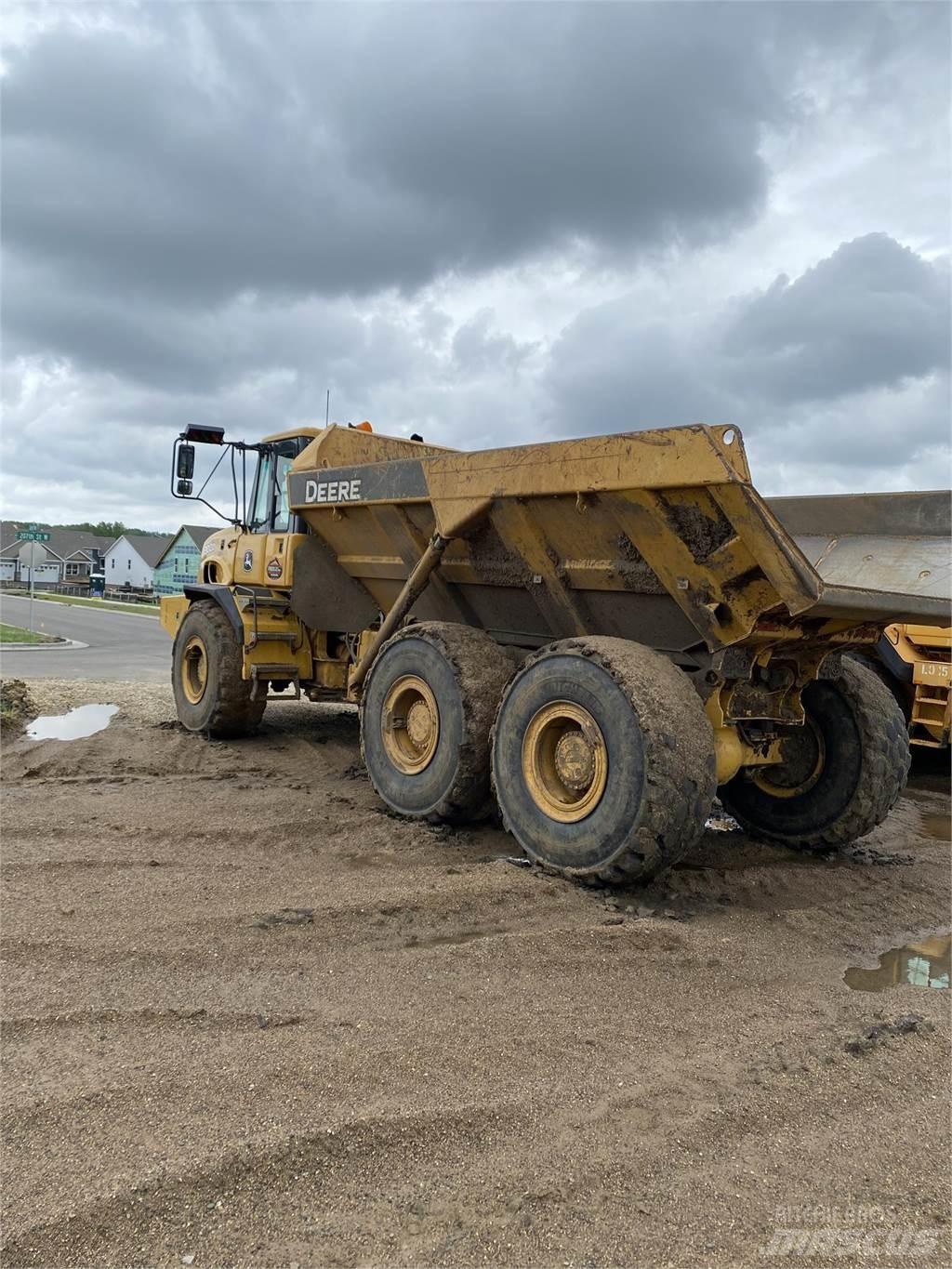 John Deere 300D Artikulētie pašizgāzēji