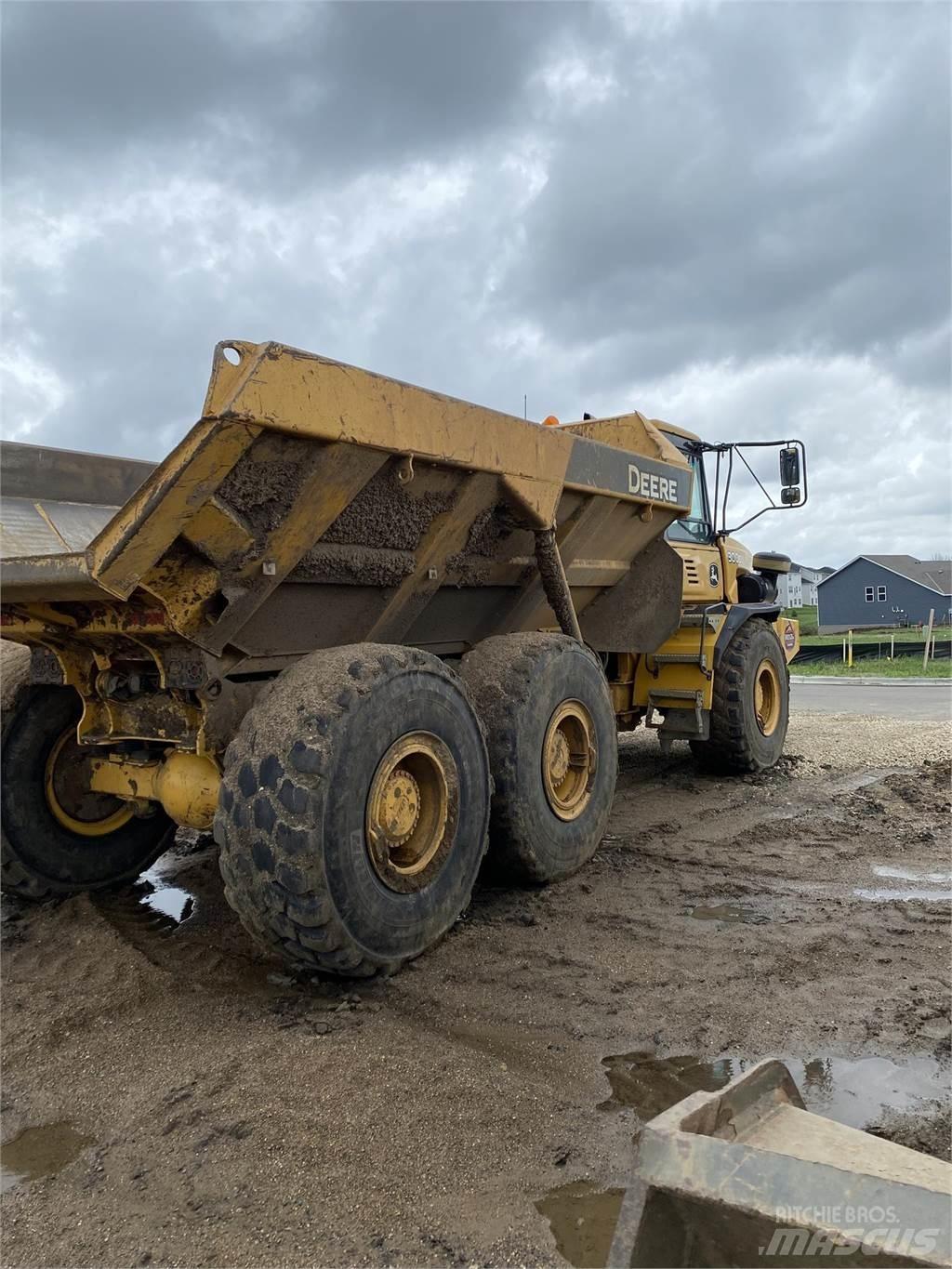John Deere 300D Artikulētie pašizgāzēji