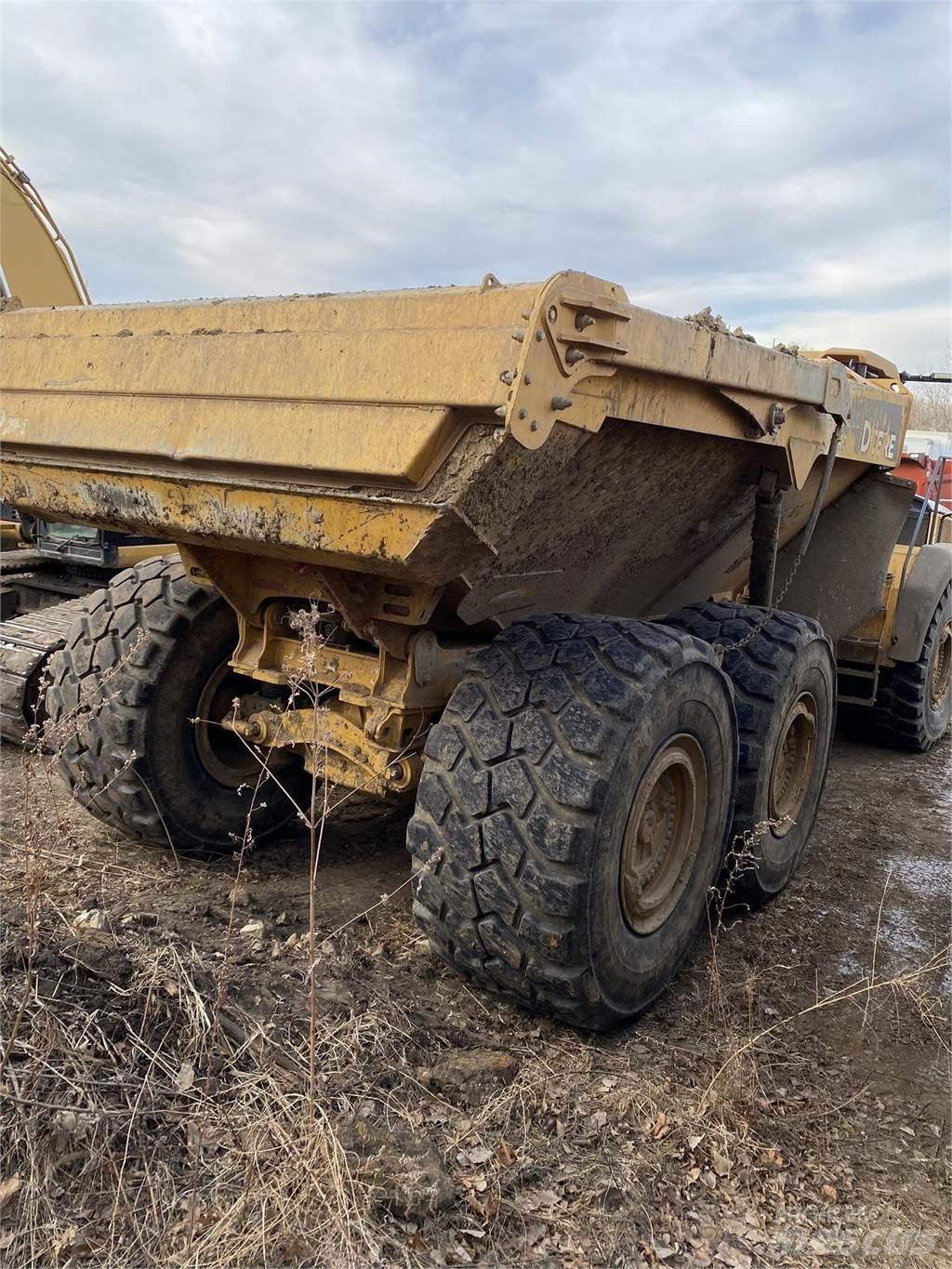 John Deere 410E Artikulētie pašizgāzēji